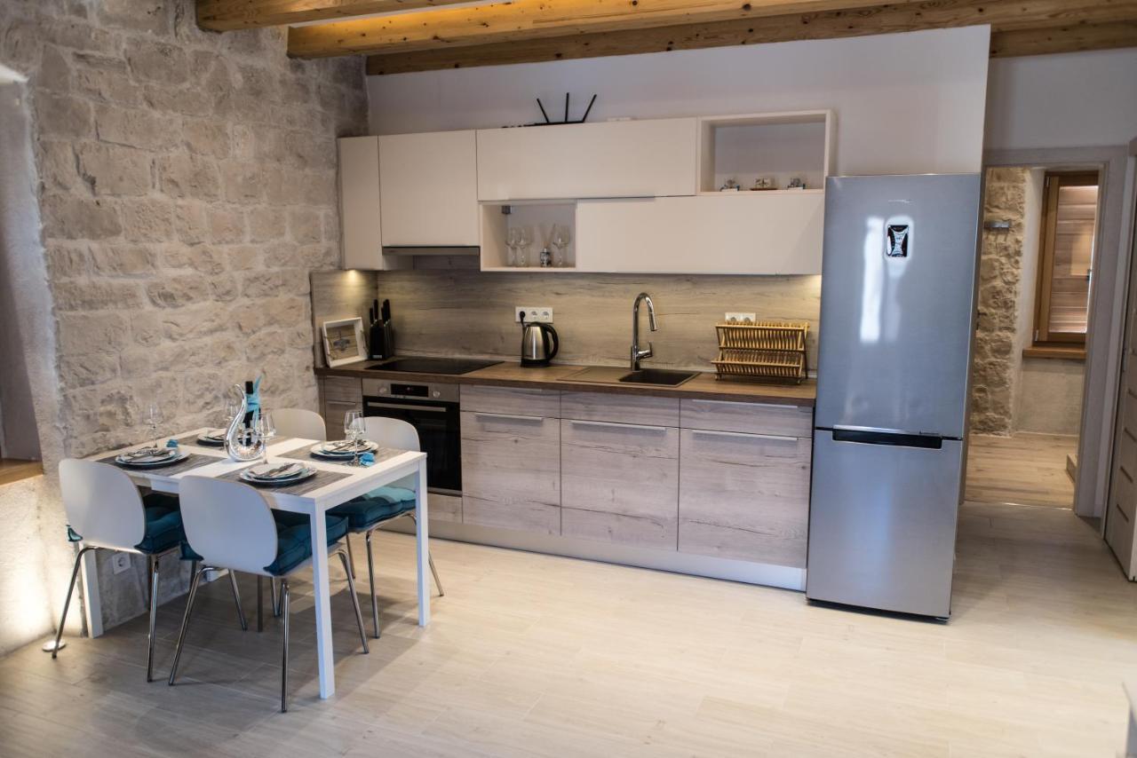 Limestone Heritage House Trogir Exteriör bild