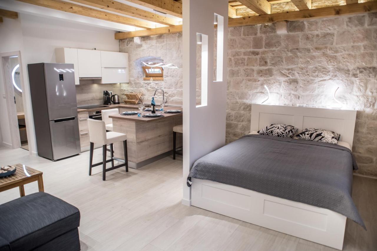 Limestone Heritage House Trogir Exteriör bild