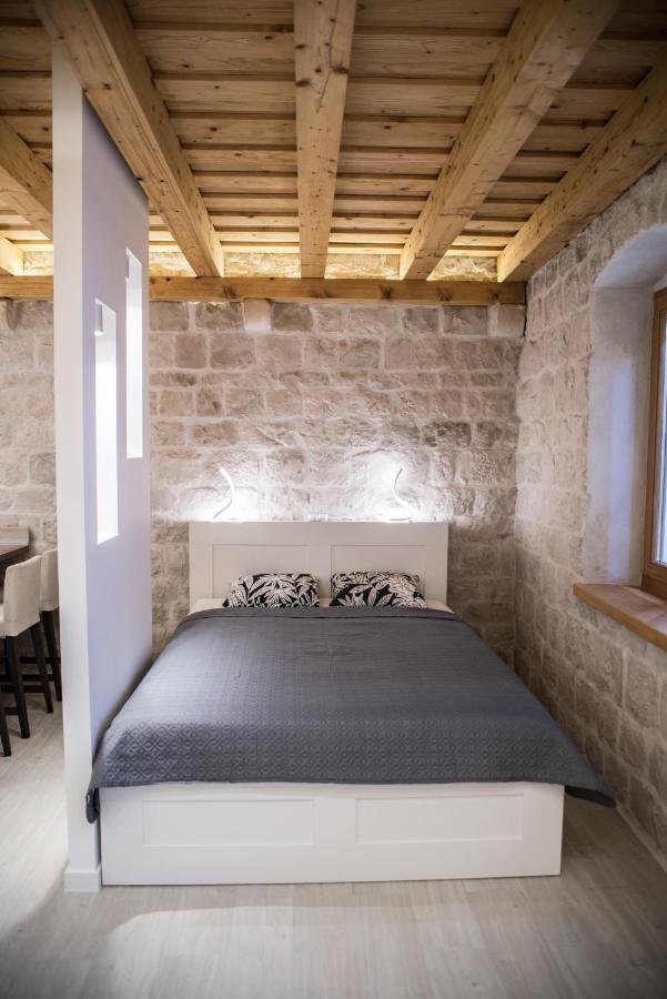 Limestone Heritage House Trogir Exteriör bild